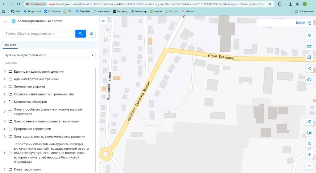 Интерфейс публичной кадастровой карты на портале НСПД: поиск и слои слева, карта справа